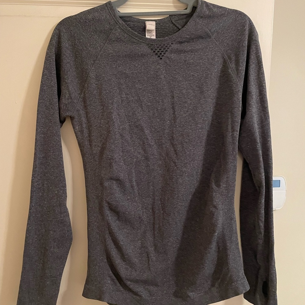 Old Navy long sleep active top size M